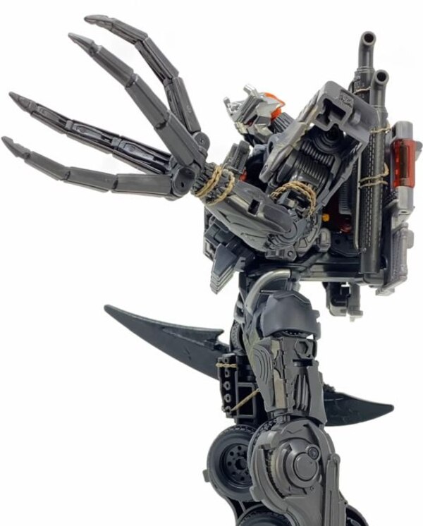 In Hand Image Of  Studio Series Rise Of The Beasts Scourge  (20 of 49)